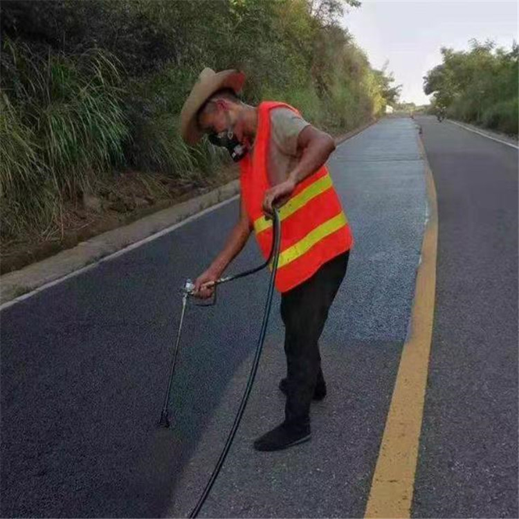 海南 彩色防滑路面的底涂是保障路面附着力
